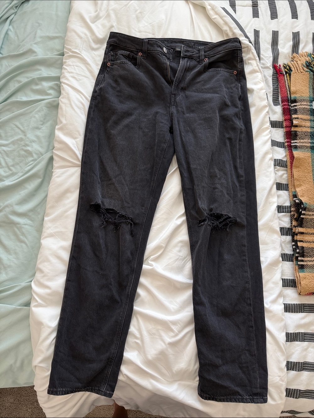 American Eagle Outfitters Black Distressed Straight-Leg Jeans